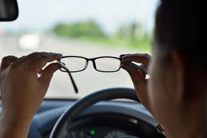 Οδήγηση χωρίς γυαλιά οράσεως: Mε τι πρόστιμο τιμωρείται