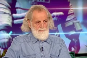 Μιχάλης Αεράκης: «Ξέρω τι σημαίνει δυστυχία. Πολλές φορές έπαιρνα γόπα από κάτω να την καπνίσω»