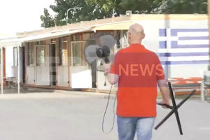 Γονείς πήγαν ανεμιστήρες στο σχολείο για να μπορέσουν τα παιδιά να δώσουν Πανελλήνιες