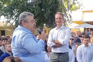 Ο Καλογερής , η προσφώνηση στον Μητσοτάκη και η κριτική του καναπέως