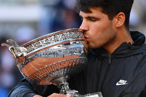 Ζβέρεφ – Αλκαράθ 2-3: Ο Ισπανός γύρισε από την κόλαση και κατέκτησε το Roland Garros για πρώτη φορά σε μυθικό τελικό