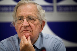 Ο Νόαμ Τσόμσκι βγήκε από το νοσοκομείο – Fake news ο θάνατός του!
