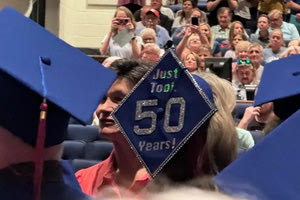 Οκλαχόμα: Αποφοίτησαν μετά από 50 χρόνια εξαιτίας ενός… τυφώνα