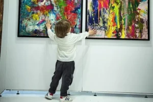 Ένας 5χρονος Πικάσο: Ο μικρούλης Laurent έχει γίνει διάσημος για τους πίνακές του