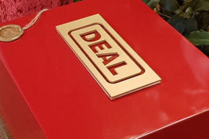 Από τις περιγραφές αγώνων, παρουσιαστής στο τηλεπαιχνίδι Deal ;