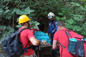 Σφακιά: Ολοκληρώθηκε με επιτυχία η διάσωση γυναίκας που τραυματίστηκε στα Γλυκά Νερά