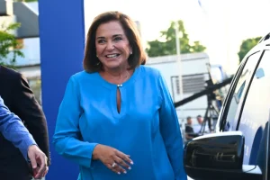 Ντόρα Μπακογιάννη:  Όλη η Ελλάδα είναι μπλε εκτός από το Ηράκλειο