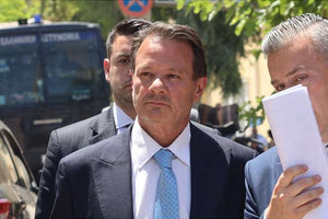 Ποινική δίωξη στην πρώην σύζυγο του Λύτρα – ανοιχτό το ενδεχόμενο έκδοσης εντάλματος για τον ποινικολόγο