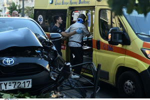 Κηφισίας: Αυτοκίνητο παρέσυρε και τραυμάτισε 2 πεζούς