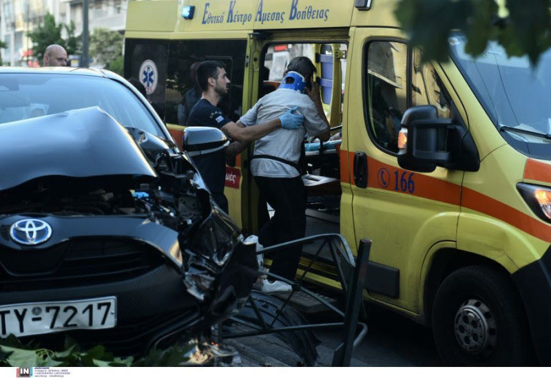 Κηφισίας: Αυτοκίνητο παρέσυρε και τραυμάτισε 2 πεζούς