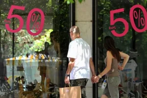 Θερινές εκπτώσεις: Ανοιχτά τα καταστήματα σήμερα Κυριακή σε όλη τη χώρα