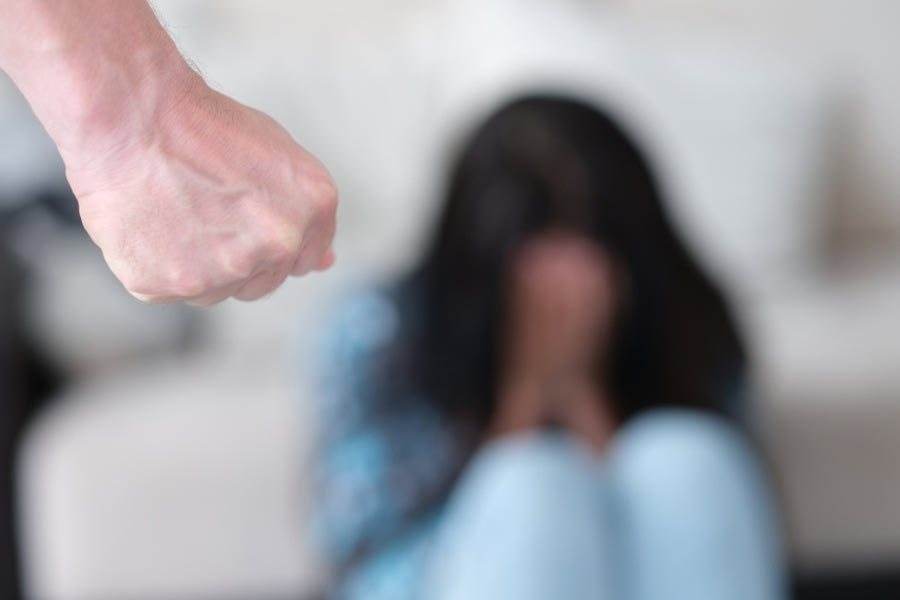 «Με αποκαλούσε σκουπίδι, αλήτη, τιποτένιο και με απειλούσε», αναφέρει ο δικηγόρος για την 43χρονη