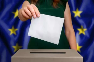 Απέχοντες, γελάνε και… τ’ αυτιά τους!