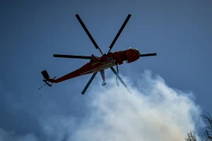 Οριοθετήθηκε η πυρκαγιά στην Πέτρα Μυτιλήνης