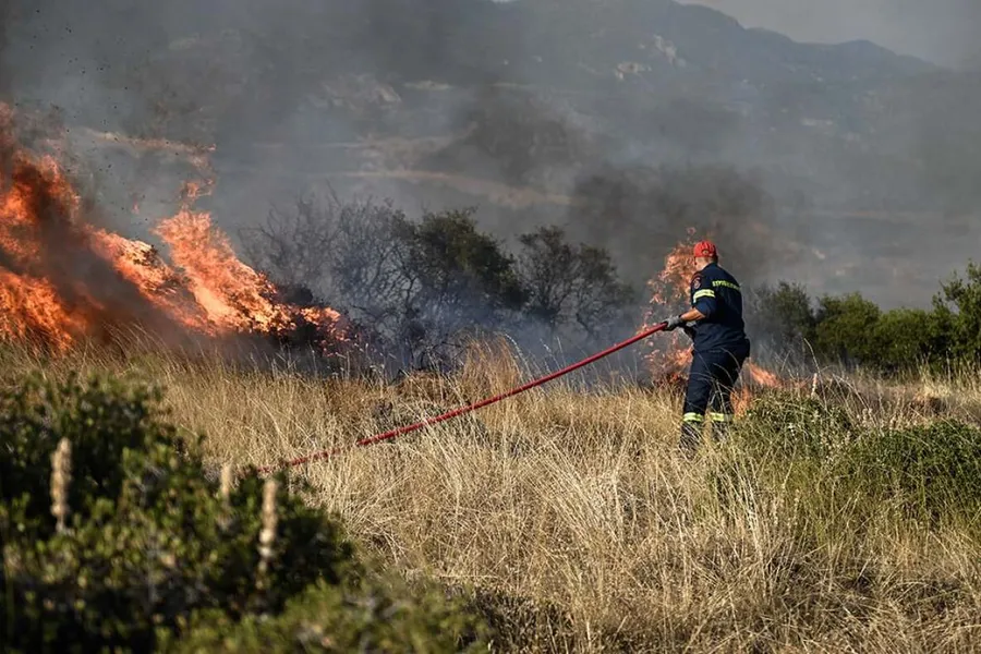 Πυρκαγιά σε ΧΥΤΑ στη Νεμέα Κορινθίας