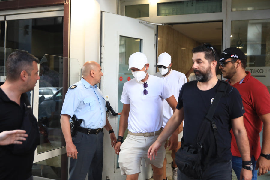 Φωτιά στην Υδρα: Προθεσμία για να απολογηθούν πήραν οι 13 συλληφθέντες του «Περσεφόνη»