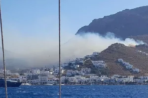 Φωτιά στη Σέριφο: Υπό έλεγχο το πύρινο μέτωπο, μεγάλες καταστροφές