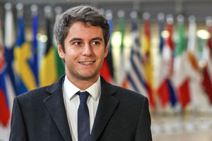 Η απάντηση του πρωθυπουργού Γαλλίας: «Τι κοινό έχουν ένα προφυλακτικό, μια κονσόλα παιχνιδιών Switch και ένας φορτιστής USB;»