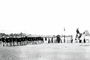 Κρήτη 1897. Παρέλαση γαλλικών στρατευμάτων πιθανότατα στα Χανιά