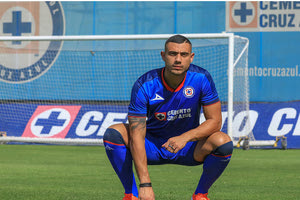 Ανακοινώθηκε από την Κρουζ Αζουλ ο Γιώργος Γιακουμάκης