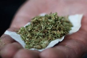 Σύλληψη 24χρονου με ναρκωτικά και πιστόλι