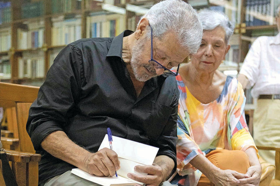 Ήθελα νάχα δύναμη τον κόσμο να γκρεμίσω κι ένα καινούριο τσ’ ανθρωπιάς και τση τιμής να χτίσω