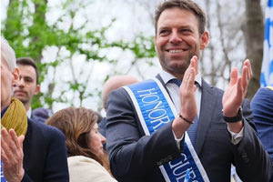 Οι πλερέζες τούς έκρυψαν τον Stefanos