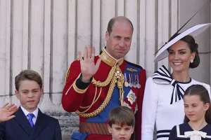 Κέιτ Μίντλετον: Πώς τα τρία της παιδιά τη στήριξαν χθες στην πρώτη της εμφάνιση -Φύλακας άγγελος η Σάρλοτ