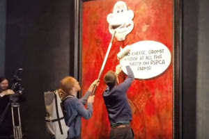 Βανδάλισαν το πορτρέτο του βασιλιά Κάρολου – Δείτε βίντεο