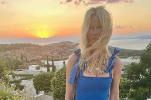 Κλόντια Σίφερ: Απολαμβάνει το ηλιοβασίλεμα στο Πόρτο Χέλι!