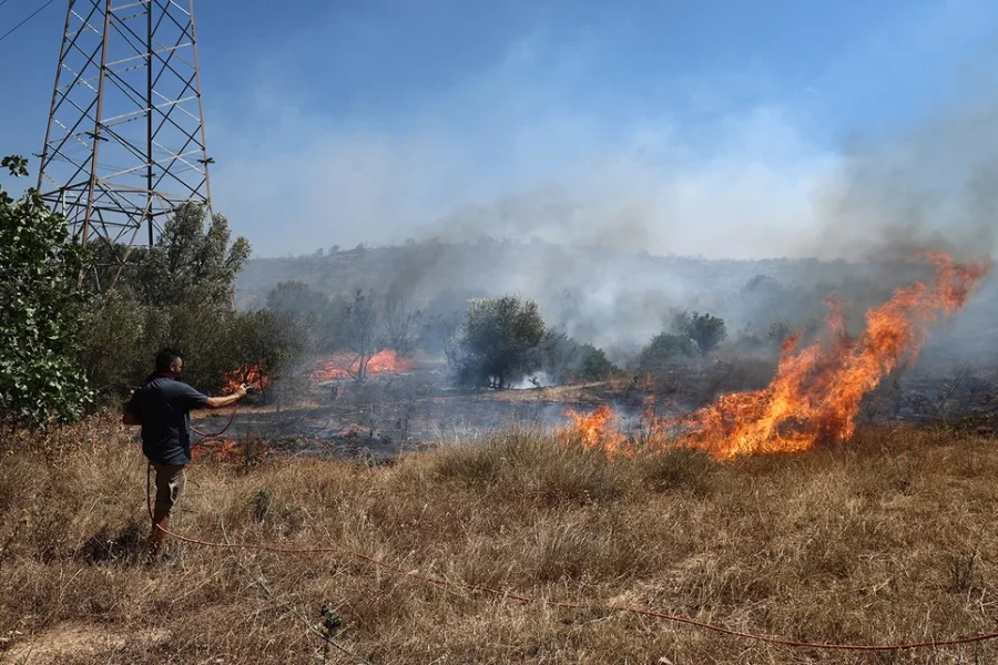 Πάτρα: Σε κέντρα φιλοξενίας οι κάτοικοι που απομακρύνθηκαν από τα σπίτια τους λόγω της φωτιάς