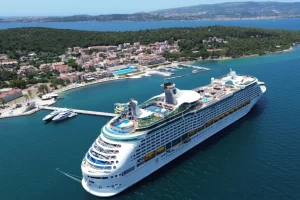 Κρουαζιέρα: Στους 3 κορυφαίους προορισμούς στη Μεσόγειο η Ελλάδα, σύμφωνα με την CLIA