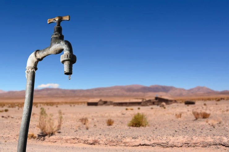 Η λειψυδρία στη Μεσαρά, η κορυφή του παγόβουνου και οι λάθος κινήσεις