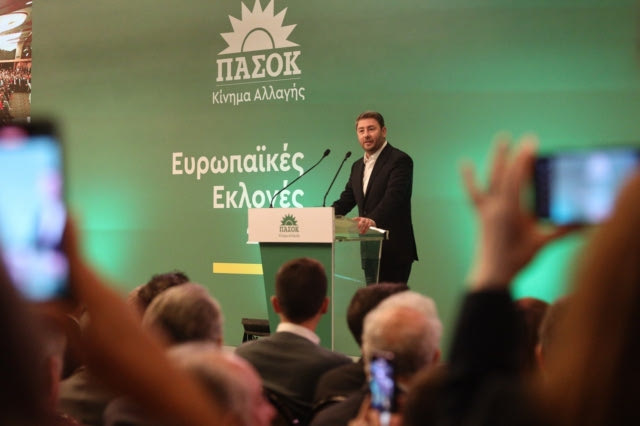 Το ΠΑΣΟΚ στα πρόθυρα νευρικής κρίσης- LIVE η ομιλία Ανδρουλάκη