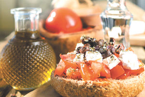 Παξιμάδι με ντοματάκι και ελαιόλαδο