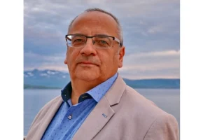 «Ένα νέο ταξίδι προς τη γνώση αρχίζει»: Ο χαιρετισμός του Μ. Καρτσωνάκη για την έναρξη της σχολικής χρονιάς