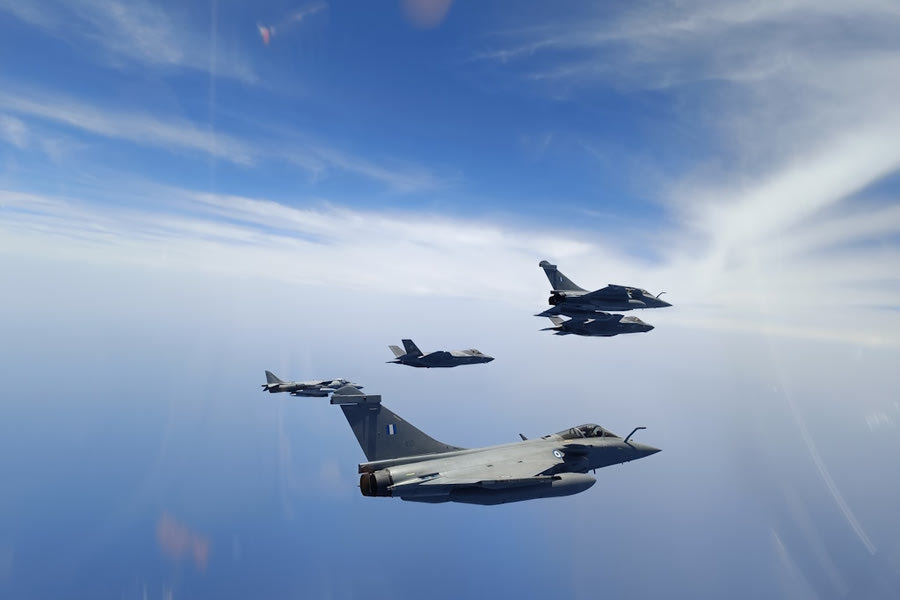  Συνεκπαίδευση 4 ελληνικών Rafale με ιταλικά μαχητικά  νότια της Κρήτης