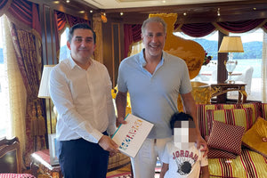 Στη Σκιάθο για διακοπές ο σεΐχης του Κατάρ