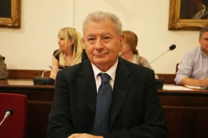 Σήφης Βαλυράκης: Τρίτη αναβολή της δίκης για τον θάνατό του για τον Σεπτέμβριο του 2025