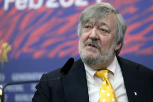 Ο δημοφιλής βρετανός ηθοποιός και σκηνοθέτης Στίβεν Φράι τοποθετήθηκε για ακόμη μία φορά υπέρ της επανένωσης των Γλυπτών του Παρθενώνα