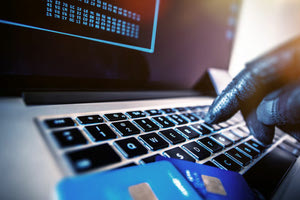 «Ξεσκεπάστηκε» συμμορία που διέπραττε διαδικτυακές απάτες