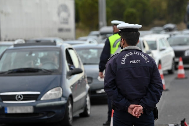 Μέτρα τροχαίας: Τι πρέπει να προσέχουν οι οδηγοί από σήμερα έως τη Δευτέρα