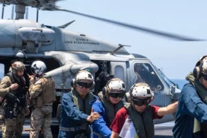 Υεμένη: Στη διάσωση του πληρώματος ελληνόκτητου πλοίου που χτυπήθηκε από τους Χούθι, προχώρησαν οι ΗΠΑ