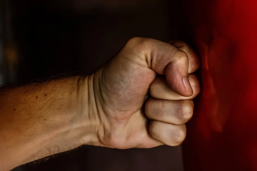 Ξυλοδαρμό αλλοδαπού μετανάστη από τον εργοδότη του καταγγέλλει το Εργατικό Κέντρο Ρεθύμνου