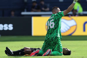 Κατέρρευσε λόγω ζέστης επόπτης σε αγώνα του Κόπα Αμέρικα