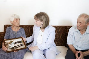 Κατερίνα Σακελλαροπούλου: Επισκέφτηκε το ηλικιωμένο ζευγάρι που έκανε δωρεά στο Νοσοκομείο Διδυμοτείχου