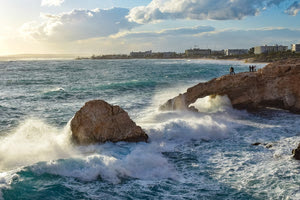 Ρωσία: Τεράστια κύματα παρασύρουν 20χρονη – Συγκλονιστικό βίντεο