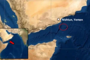 Ακυβέρνητο πλέει το πλοίο που κτυπήθηκε ανοιχτά της Υεμένης από τους Χούθι