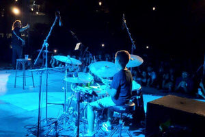 Χανιά: Αποθεώθηκε από το κοινό ο 11χρονος Δημήτρης που έπαιξε ντραμς στο πλευρό των Πυξ Λαξ