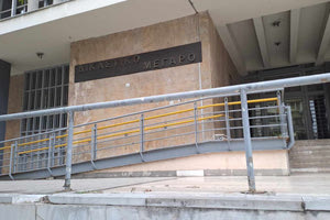 Θεσσαλονίκη: Χτύπησε με σιδερολοστό τον συγκάτοικό του επειδή τον ενοχλούσε η δυνατή μουσική που άκουγε